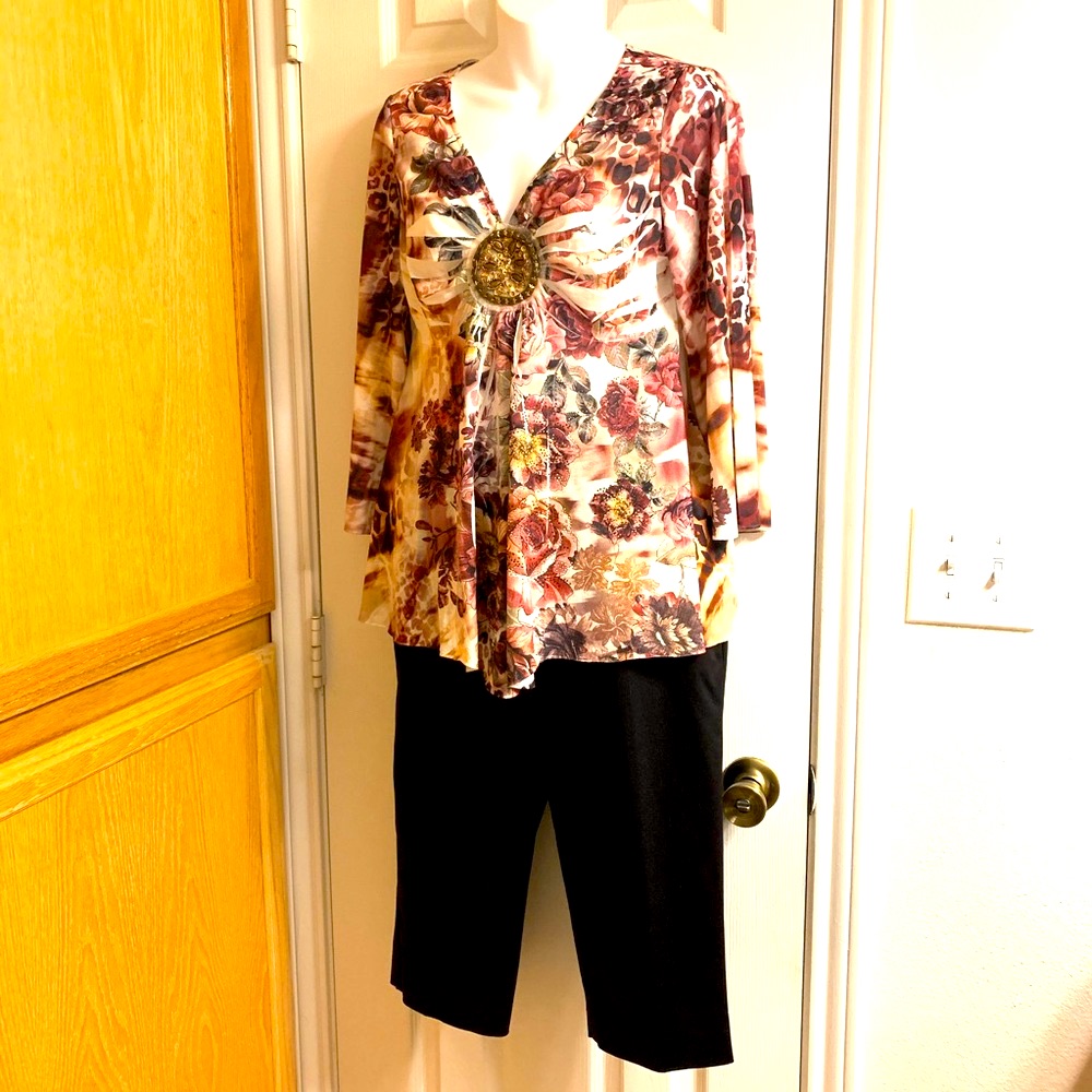 Worthington Black Capris